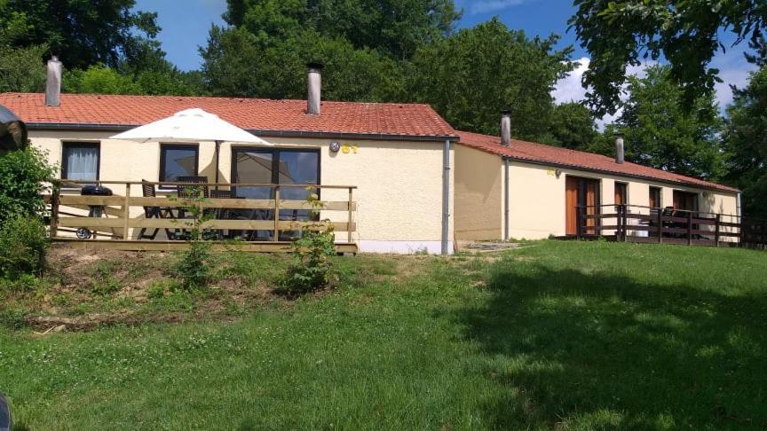 Bungalows Du Lac De Rabais Virton Esterno foto