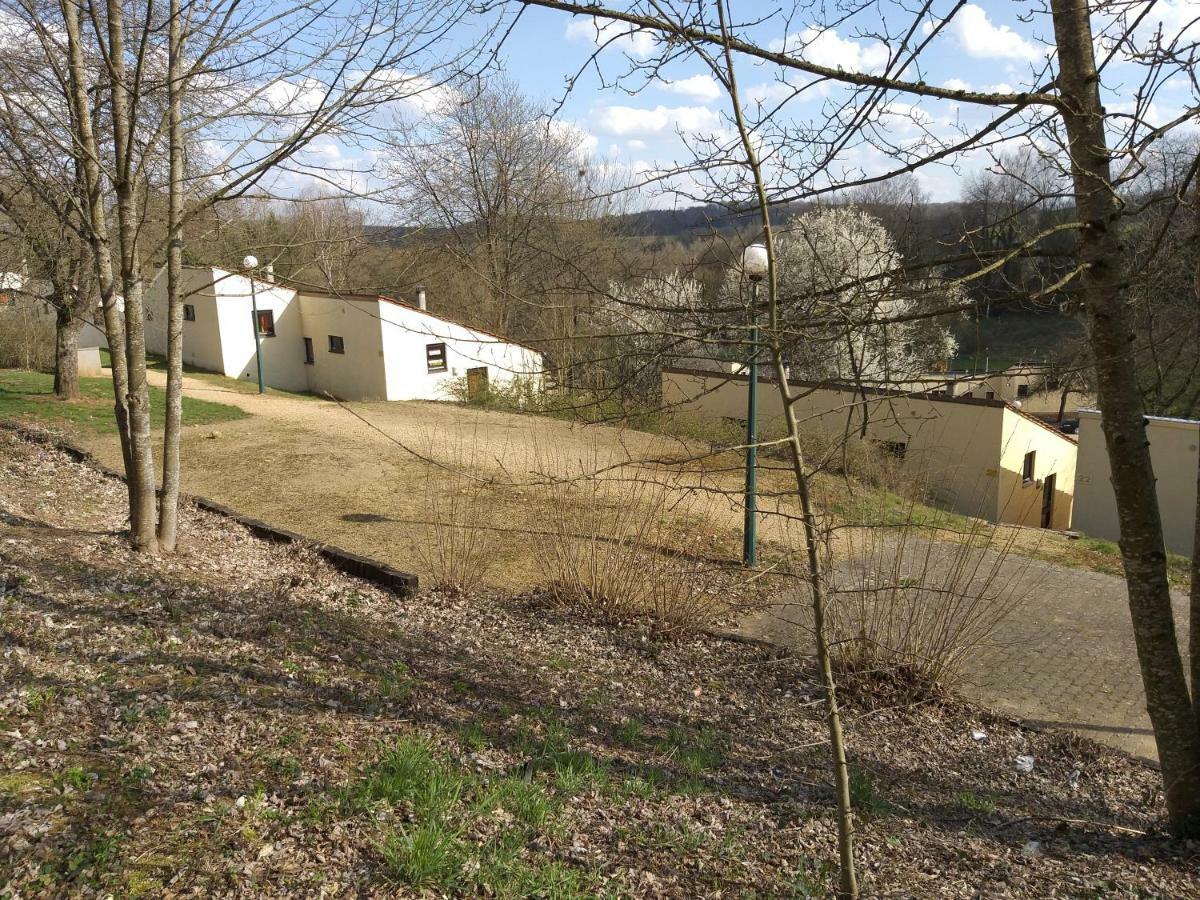 Bungalows Du Lac De Rabais Virton Esterno foto