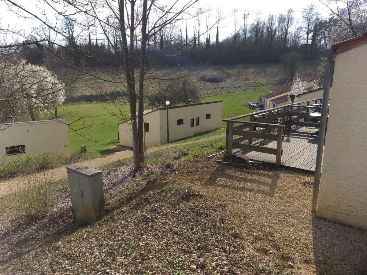 Bungalows Du Lac De Rabais Virton Esterno foto