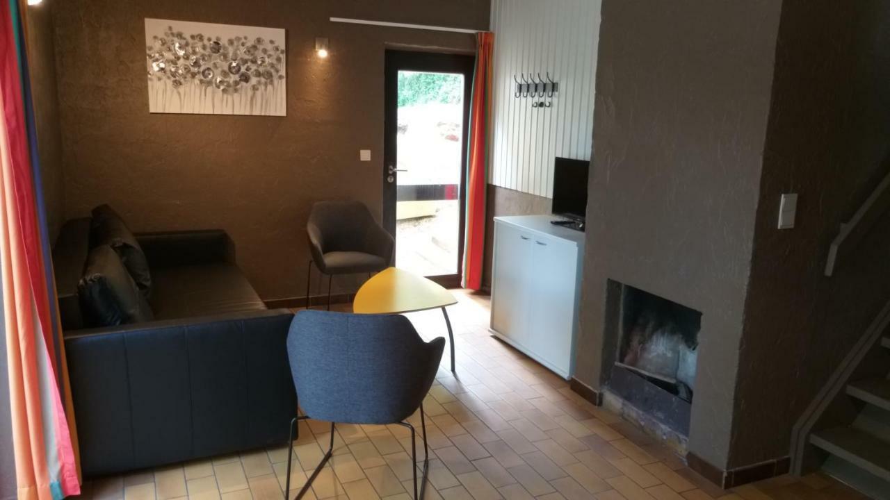 Bungalows Du Lac De Rabais Virton Esterno foto