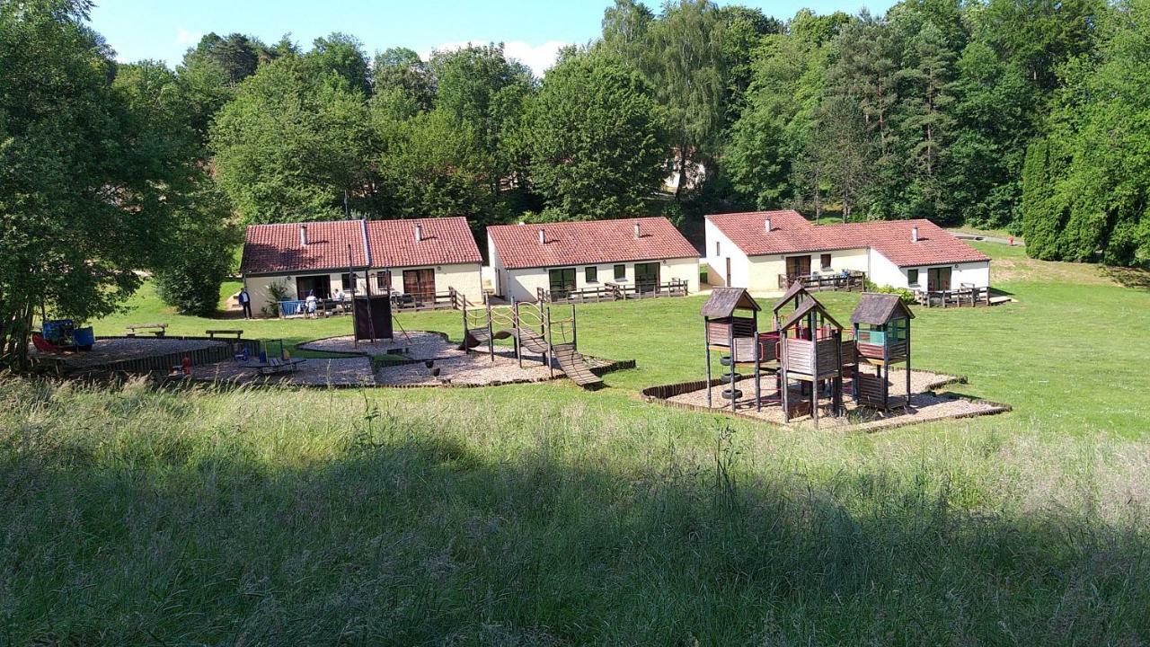 Bungalows Du Lac De Rabais Virton Esterno foto